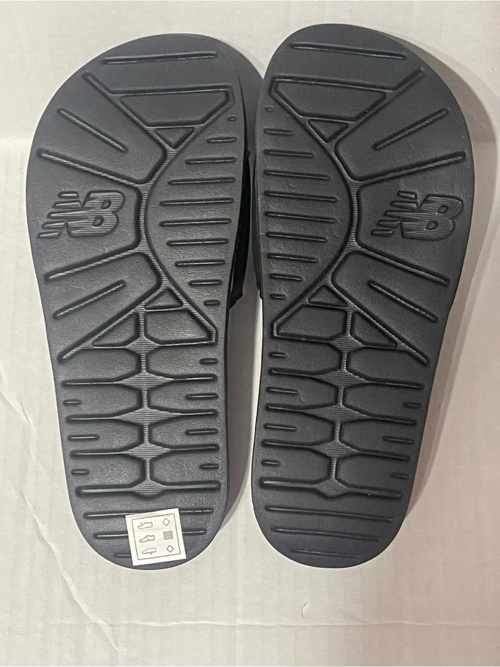 New Balance item suf200a3